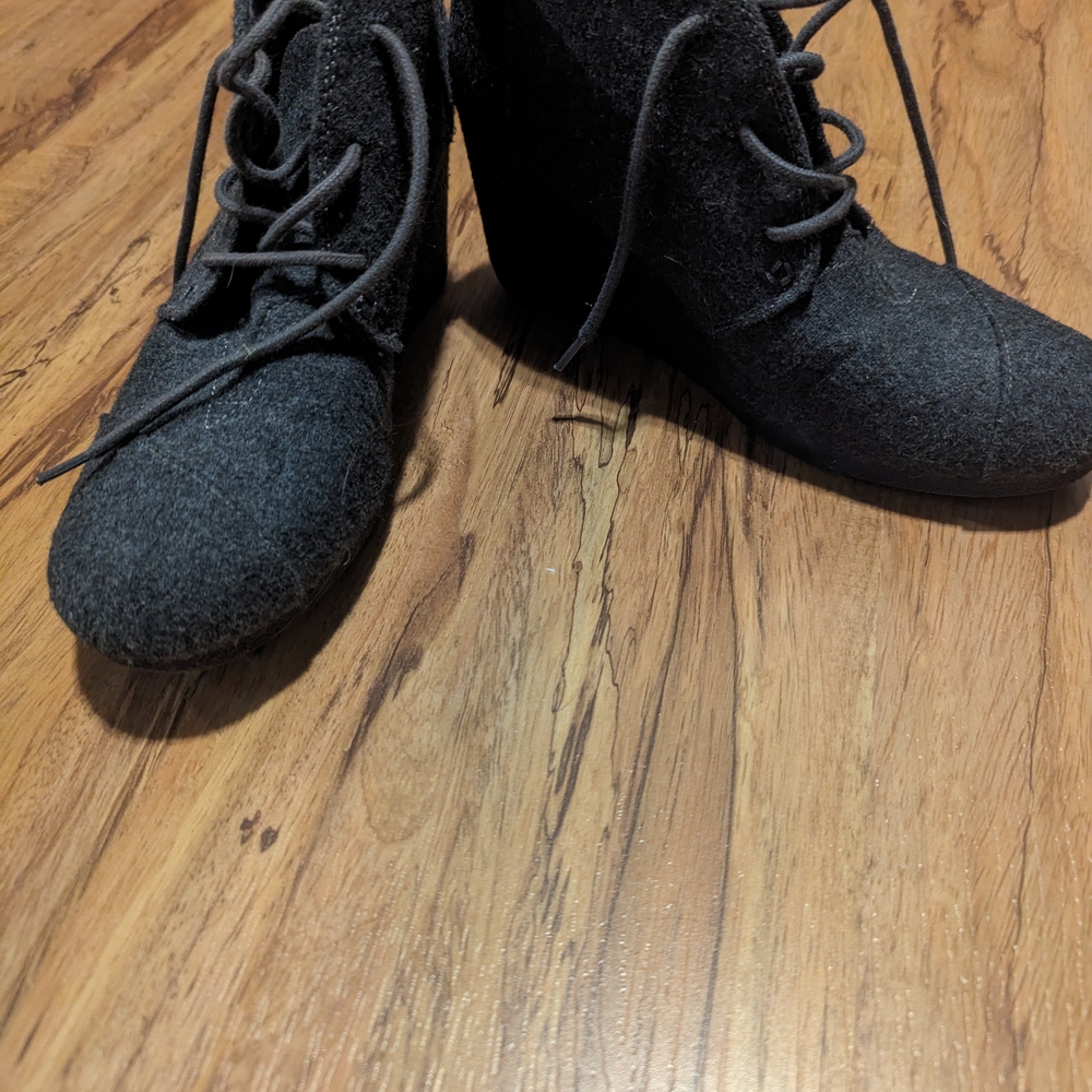Men's Black Lace-Up Shoes